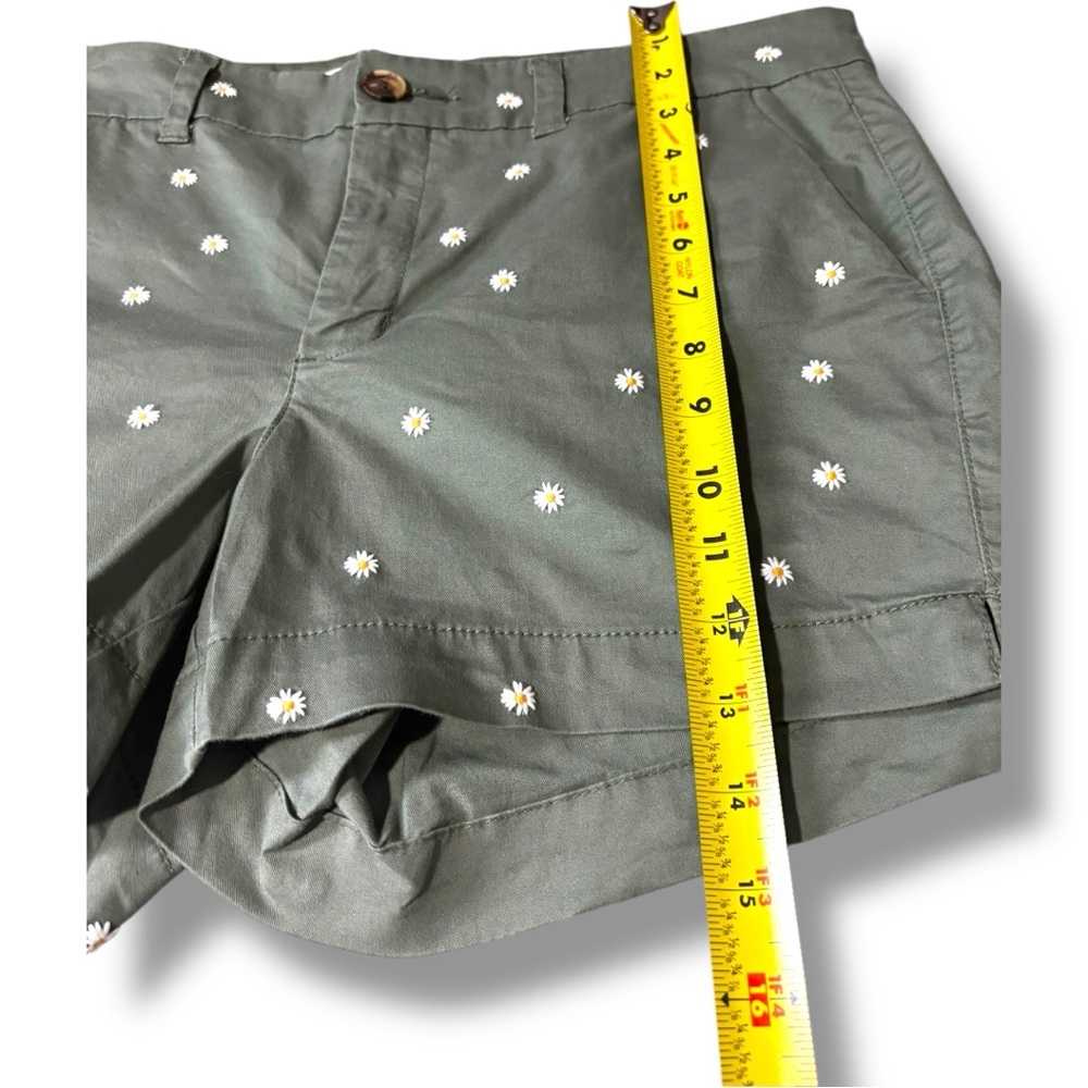 Old Navy Olive Green Small White Floral Print Women's Everyday Mid Rise Shorts - Picture 7 of 10